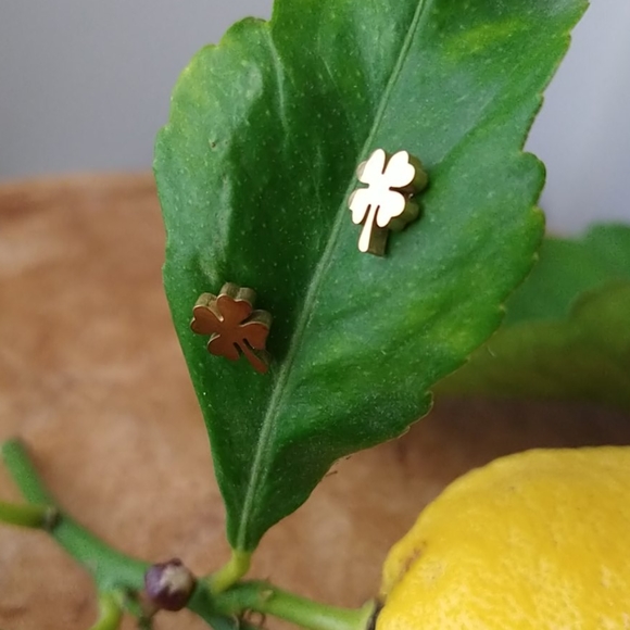 Gold Clover Earrings - Picture 2 of 2